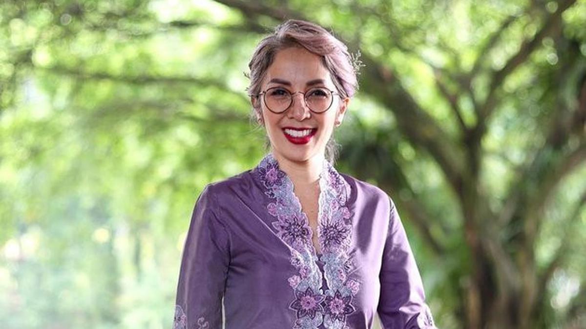 Awet Muda Di Usia 48 Tahun Ini 6 Potret Cantik Vitta Dessy Istri Ari