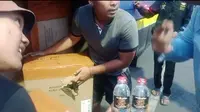 Satpolairud Polresta Banyuwangi Gagalkan Penyelundupan Ratusan Miras Arak Bali di Pelabuhan Ketapang