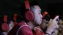 Tim Arena of Valor (AOV), SES,  saat melawan GGWP pada laga The Battle of Youniverse di KLY Lounge, Jakarta, Jumat (7/12). GGWP berhasil mengalahkan SES. (Bola.com/Vitalis Yogi Trisna)