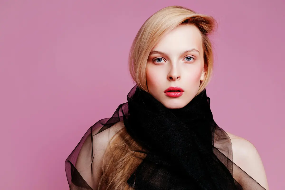 4 Tips Makeup untuk Menyamarkan Bibir Two Tone
