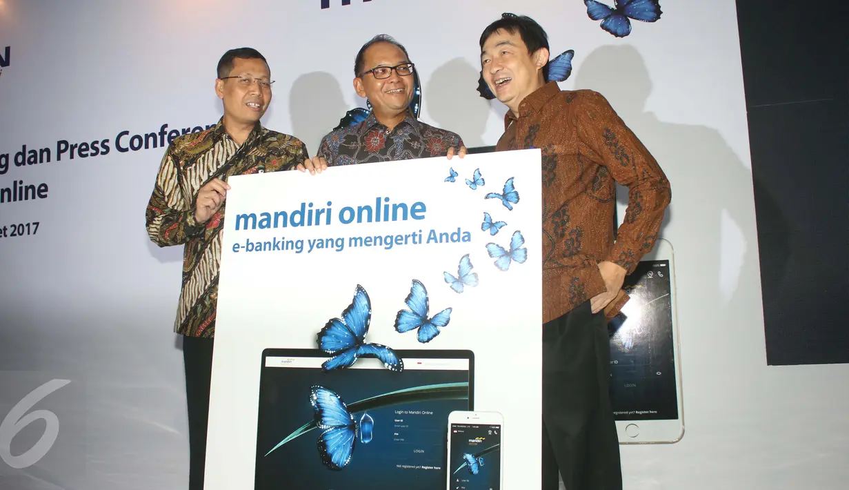 (kika) Direktur Retail Banking Bank Mandiri Tardi, Direktur Operations Ogi Prastomiyono,  dan SEVP Chief Technology Officer Joseph G Godong saat peluncuran layanan Mandiri Online di Jakarta, Selasa (21/3). (Liputan6.com/Angga Yuniar)