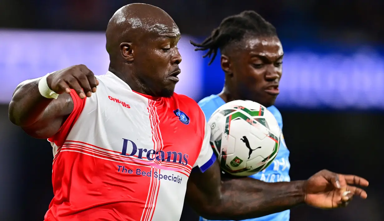 Lavia adalah gelandang bertahan yang dibutuhkan Pep Guardiola. Dirinya mudah mengendalikan tempo permainan, seimbang, memberikan stabilitas dan merebut bola kembali dengan cepat. (AFP/Paul Ellis)