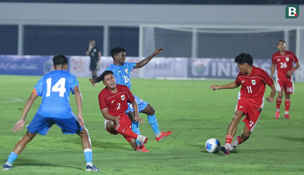 Timnas Indonesia U-22 dipermalukan 1-2 oleh India U-22 di Stadion Madya, Jakarta Pusat, pada Jumat (10/10/2025) malam WIB. (Bola.com/M Iqbal Ichsan)