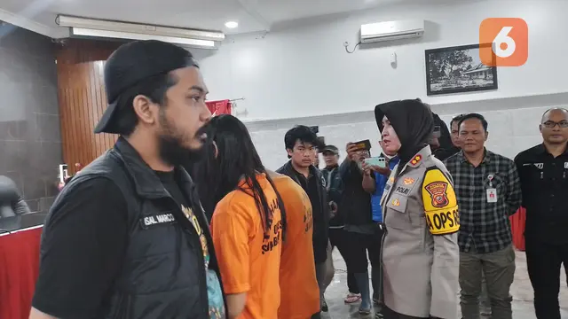 Dua pelaku promosi judi online diamankan Polres Sukabumi Kota, satu pelaku mengaku untuk penuhi gaya hidup (Liputan6.com/Fira Syahrin).
