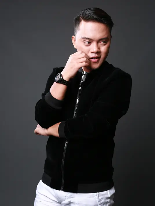 Danang D'Academy sangat bersyukur kariernya sebagai penyanyi dari panggung kecil dikampung, kini menjelma menjadi salah satu bintang dangdut populer yang ada di Tanah Air.(Foto Eksklusif/ Adrian Putra/Bintang.com)