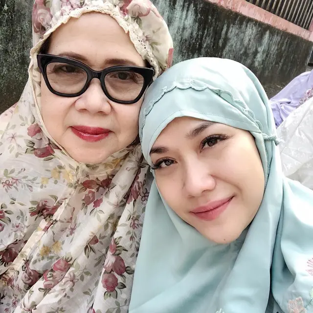 6 Pesona Bunga Citra Lestari saat Pakai Hijab, Makin Anggun