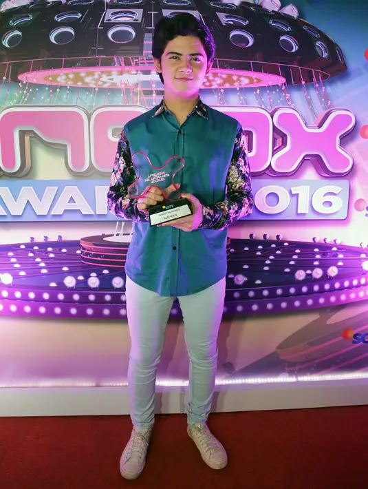 Aliando Syarief sukses mengalahkan para penyanyi yang telah memiliki nama besar dalam panggung musik. Dinobatkan sebagai Penyanyi Solo Pria Paling Inbox mengalahkan, Afgan, Cakra Khan, Rizky Febian, dan Virzha. (Bambang E. Ros/Bintang.com)