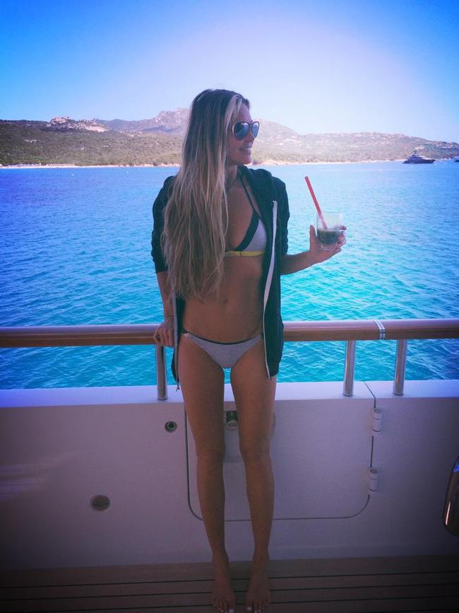 Elle MacPherson di usianya yang ke 50 tahun | Foto: copyright twitter.com/ellemacpherson