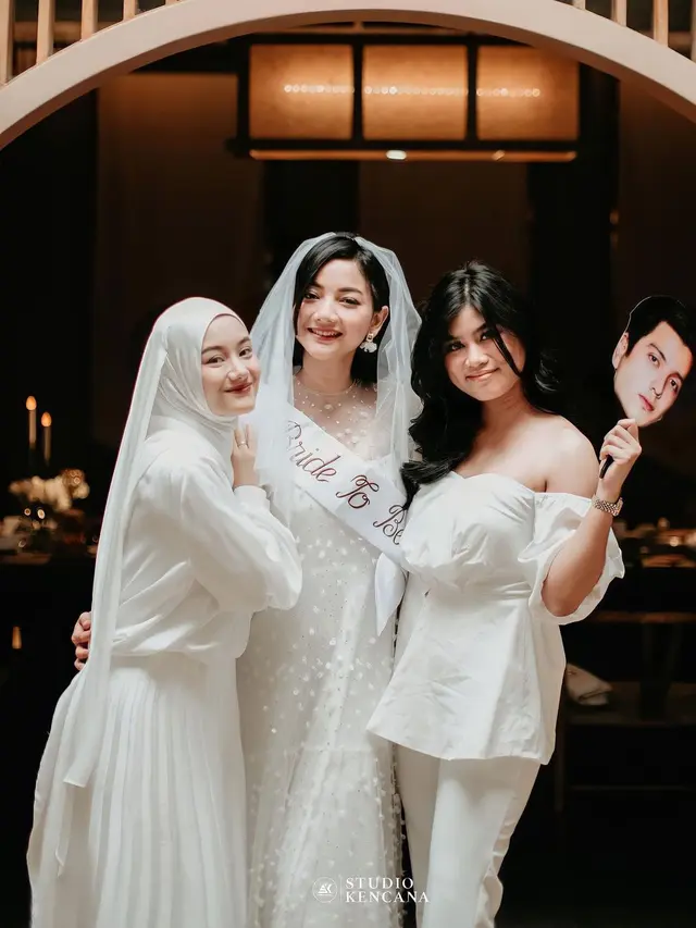 Glenca Chysara menggelar bridal shower (Instagram/glencachysaraofficial)