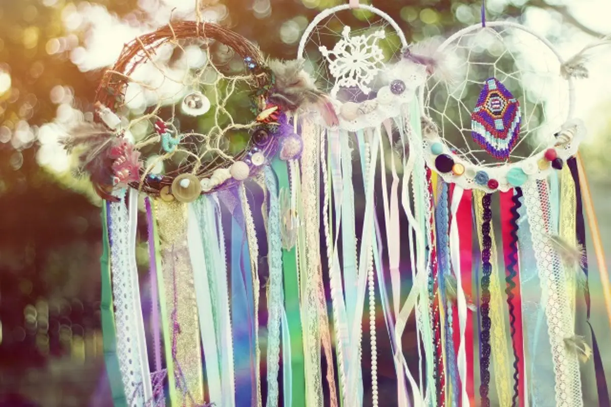 Indahkan Harimu dengan Memakai Kalung Dreamcatcher 