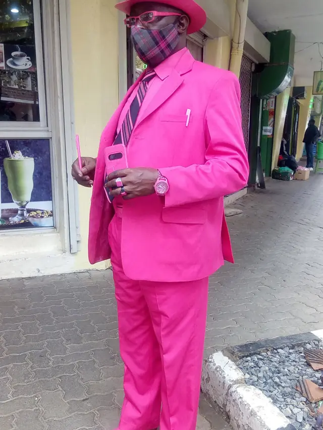 Pria Ini Dapat Julukan Paling Stylish di Afrika, 7 Gayanya Curi Perhatian