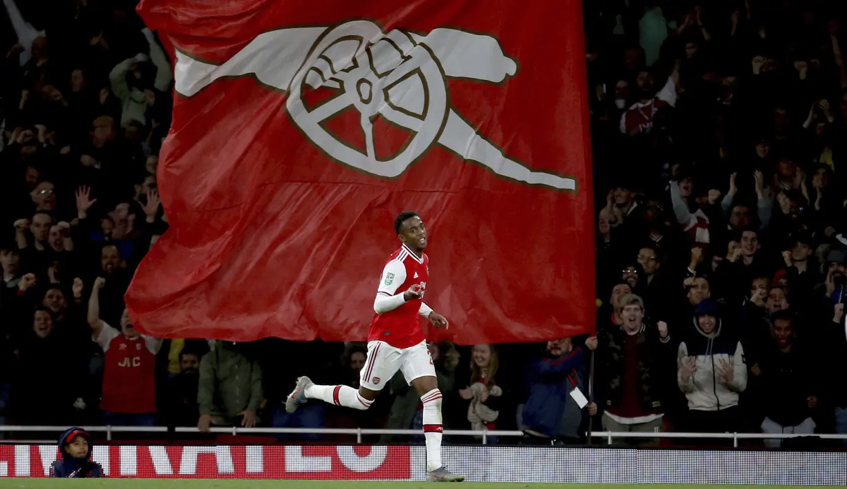 Gelandang Arsenal, Joe Willock berselebrasi usai mencetak gol ke gawang Nottingham Forest pada babak ketiga Piala Liga Inggris musim 2019-2020 di Stadion Emirates di London (24/9/2019). The Gunners masih akan menunggu lawan di babak keempat. (AP Photo/Steven Paston)