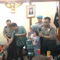 Pembunuh bertemu keluarga Italia di Mapolda Metro Jaya. (Liputan6.com/Nafiysul Qodar)
