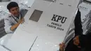 KPU saat ini sudah mendistribusikan 4 juta kotak suara untuk tempat pemungutan suara (TPS) di seluruh Indonesia untuk kebutuhan Pemilu 2024. (merdeka.com/Arie Basuki)