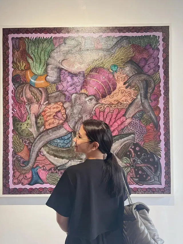 6 Potret Prilly Latuconsina di Jogja, Seru Main ke Pantai Hingga di Warung Kopi