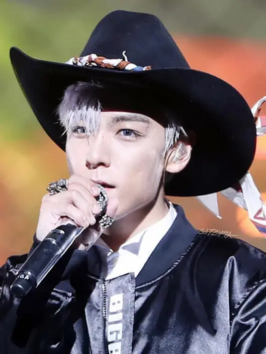 Pemerintahan Korea memang mewajibkan para pria dewasa berbadan sehat untuk menjalani wajib militer selama 21 sampai 24 bulan, dan tergantung dengan kebijakan wilayah setempat. (Instagram/choi_seung_hyun_tttop)