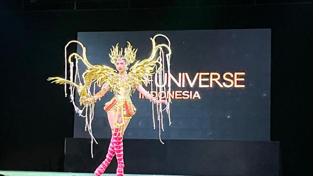 Clara Shafira Krebs dalam Press Conference Miss Universe Indonesia 2024 (Fimela.com/Dok/Rianti Fitri Wulandari)