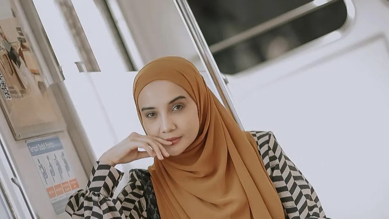 Model Baju Lebaran 2023 yang Terinspirasi dari Aktris Tanah Air