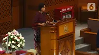 Menteri Keuangan Sri Mulyani menyampaikan tanggapan pemerintah saat rapat paripurna DPR Ke-10 masa Persidangan II Tahun Sidang 2021-2022 di Senayan, Jakarta, Selasa (7/12/2021). DPR menyetujui atas RUU tentang Hubungan Keuangan antara Pemerintah Pusat dan Pemerintah Daerah. (Liputan6.com/Angga Yunia