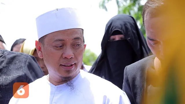 [Bintang] Pemakaman istri kedua Opick