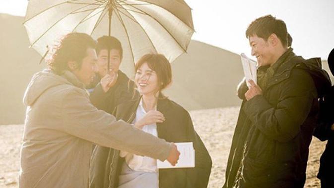 Bayak warganet yang gemas akan akting 'Song Song Couple' di dalam drama 'Descendent Of The Sun'. (Liputan6.com/IG/kyo1122)