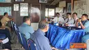 Citizen6, Jakarta: Kepuskopal Kolinlamil Letkol Laut (KH) Uus Kusnendi, memberikan sambutan pada penyuluhan petani tambak Marunda di Saung H. Isro tambak Marunda, Jakarta Utara, Selasa (17/7). (Pengirim: Kadispen Kolinlamil).