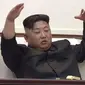 Pemimpin Korea Utara Kim Jong-un, menikmati sebatang rokok di tangan kirinya (KCNA)