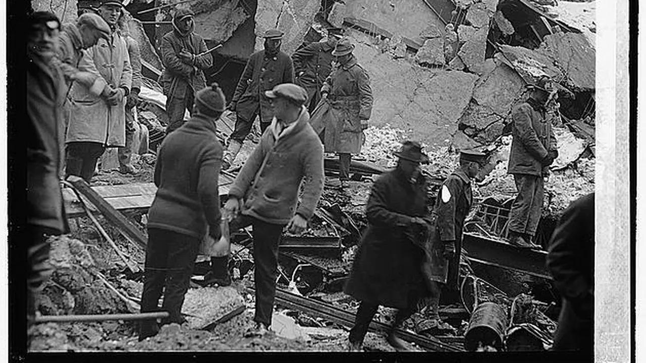 29-1-1922: Badai Salju Hancurkan Teater Megah di Washington