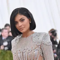 "Kylie sangat takut jika rekaman video tersebut makin disebar  luas. Jika keluarga Kardashian menganggu hidup Tyga, ia akan menyebar luaskan video tersebut. Tyga punya kekuatan saat ini," ungkap sumber. (AFP/Bintang.com)