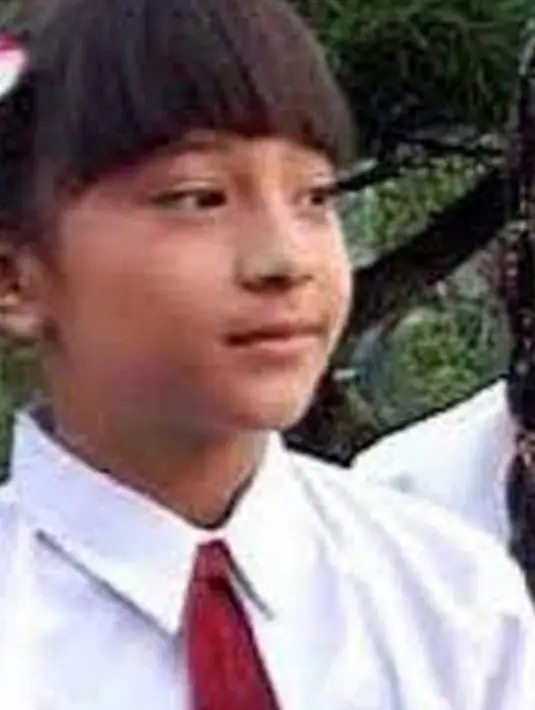 Foto lawas istri dari Indra Priawan ini berhasil curi perhatian. Rambutnya yang berponi kian menambah kesan imut dari seorang Nikita Willy. Nikita Willy saat anak-anak ini sudah banjir pujian dari warganet. (Liputan6.com/IG/nikitawillyofficial94)
