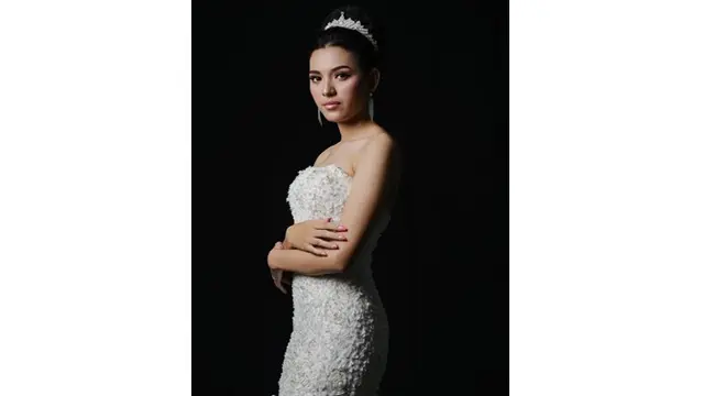 7 Pesona Sarlin Jones, Peraih Mahkota Miss Grand Indonesia 2019