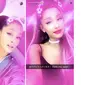 Ariana Grande memakai lense mahkota bunga warna pink (Sumber: Mashable)