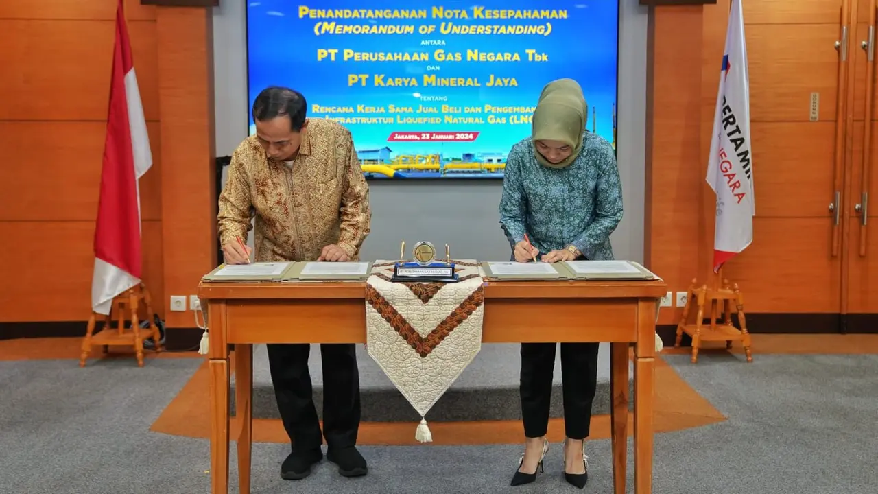 PT PGN Tbk (PGN) atau PGAS selaku Subholding Gas Pertamina menandatangani komitmen Nota Kesepahaman (MOU)  dengan PT Karya Mineral Jaya (KMK), Selasa, 23 Januari 2024. (Foto: PGN)