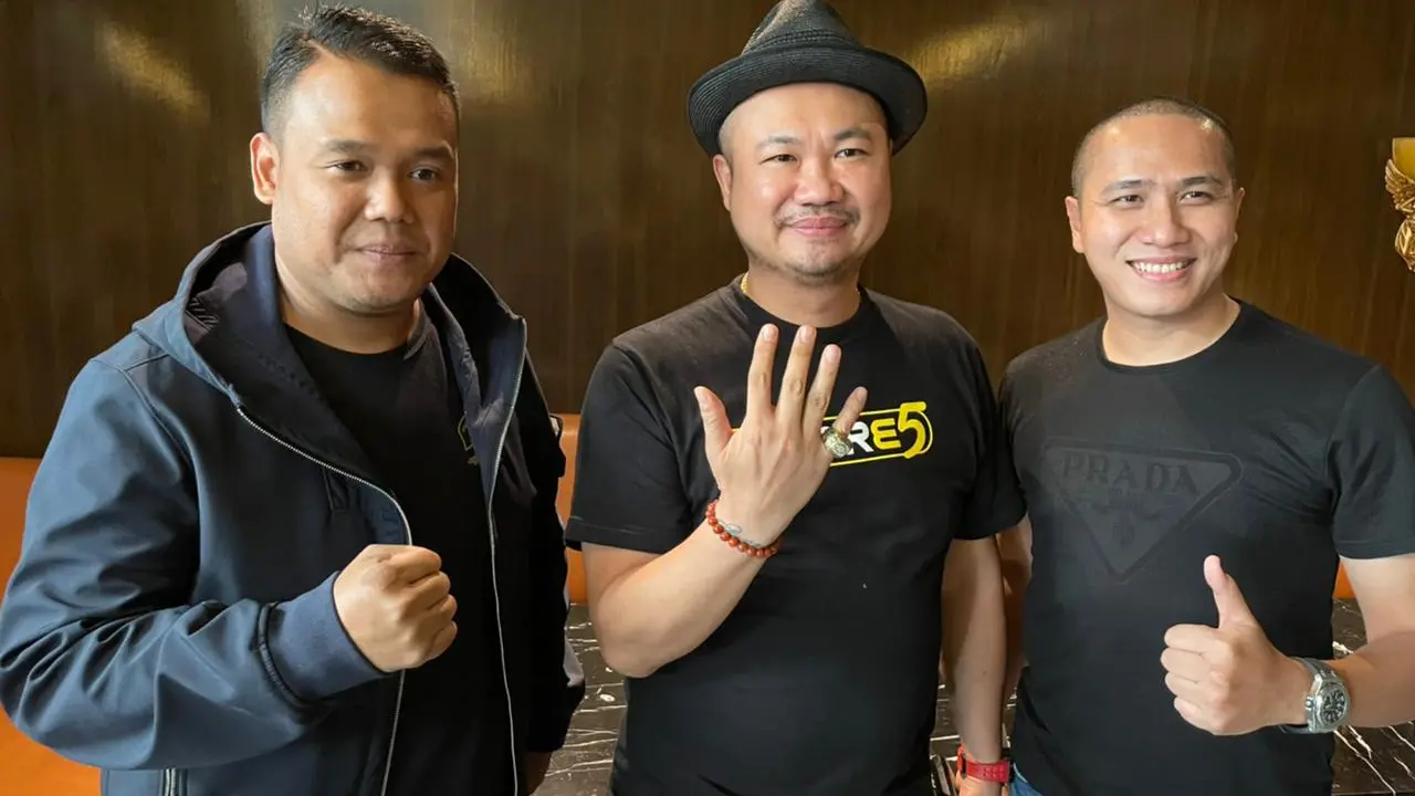 Ressa Herlambang bersama Ketua umum IPMI, Anto Jangkar dan Basuki Surodjo