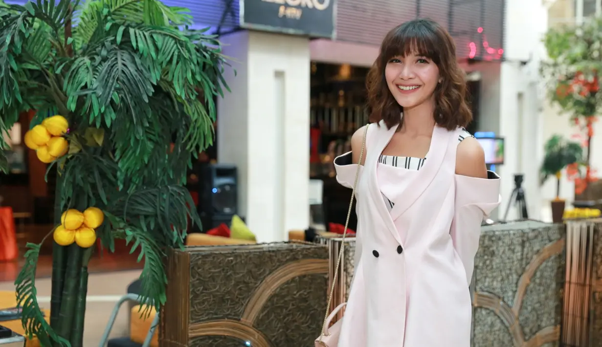 "Gue support semua temen-temen gue. Gue support semua orang terdekat gitu. Pokoknya semua orang kalau hubungannya dekat sama gue, baik itu pacar atau teman, pasti akan gua support," Sheila Dara Aisha menjelaskan. (Adrian Putra/Bintang.com)