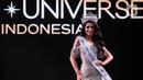 Dalam ajang Miss Universe 2024, Clara Shafira mengenakan busana bertema "Guardian Angel of Nusantara", hasil karya desainer Lenny Hartono. (Liputan6.com/Angga Yuniar)