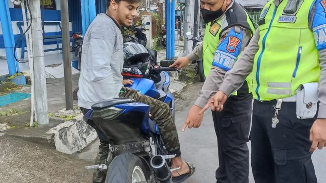 Operasi zebra di jember sasar kendaraan roda dua yang menggunakan kanlpot brong untuk wujudkan Jember zero knalpot brong (Istimewa)