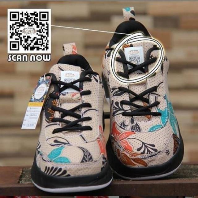 Jual Sepatu Batik, Denny Cagur Klaim Produknya yang Pertama Pakai Kode QR