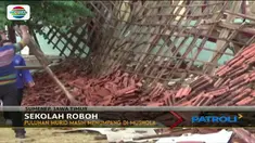 Hujan deras disertai angin kencang merobohkan tiga ruang kelas sebuah sekolah dasar di Sumenep Jawa Timur.