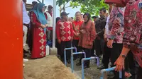 Menteri Sosial, Tri Rismaharini membangun instalasi air bersih di dua desa di Aceh Utara pada peringatan Hari Lanjut Usia Nasional (HLUN) 2024. (Dicky).