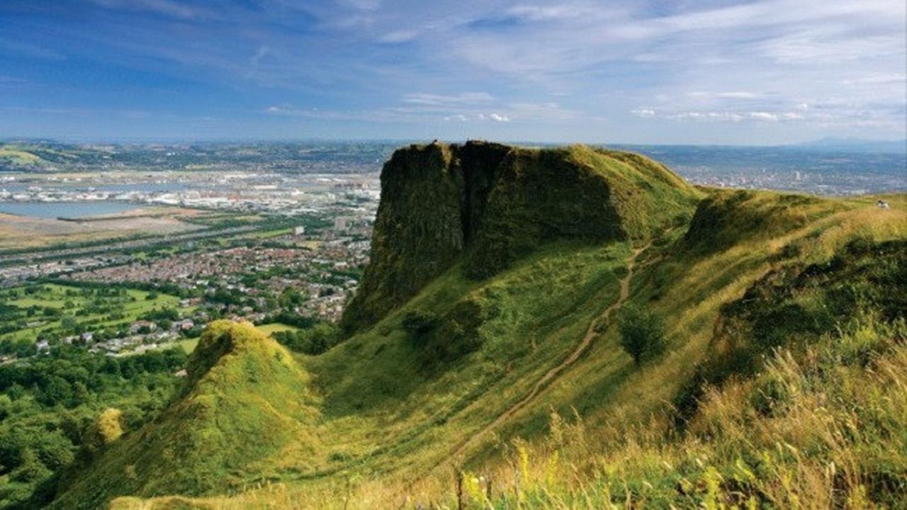 Pria ini Tangkap Hal Menarik dalam Fotonya Secara Tak Sengaja