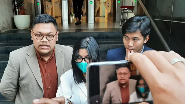 Tersangka Dea OnlyFans menyampaikan permintaan maaf di Polda Metro Jaya, Senin (28/3/2022).