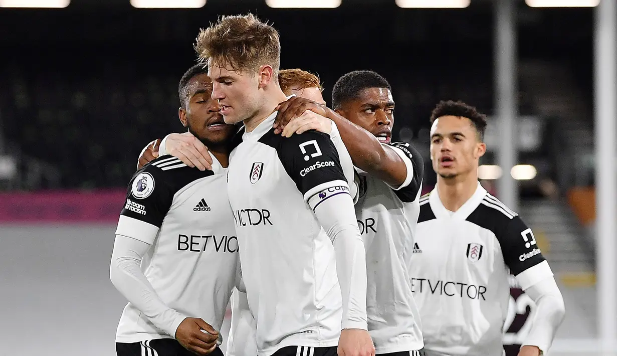 Fulham. Sebagai klub promosi di Liga Inggris musim 2022/2023, Fulham dihuni oleh 20 pemain asing dalam skuad mereka dari total 24 pemain. Mereka hanya diperkuat oleh 4 pemain domestik, di mana dua di antaranya menjadi pilihan utama dalam starting line-up mereka, yaitu Harrison Reed dan Tosin Adarabioyo. (AFP/Pool/Justin Setterfield)