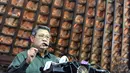 Presiden SBY memberikan keterangan pers di kediamannya Puri Cikeas, Bogor, Kamis (31/7/14). (ANTARA FOTO/Andika Wahyu)