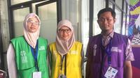 Para penerjemah yang bertugas di Asian Para Games 2018. (Bola.com/Benediktus Gerendo Pradigdo)