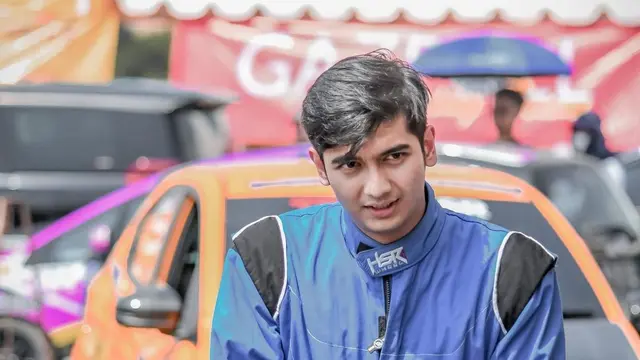 Gaya Keren Teuku Ryan saat Balap Mobil, Sukses Bawa Pulang Piala
