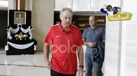 Alfred Riedl, Timnas Indonesia. (Bola.com/Vitalis Yogi Trisna)