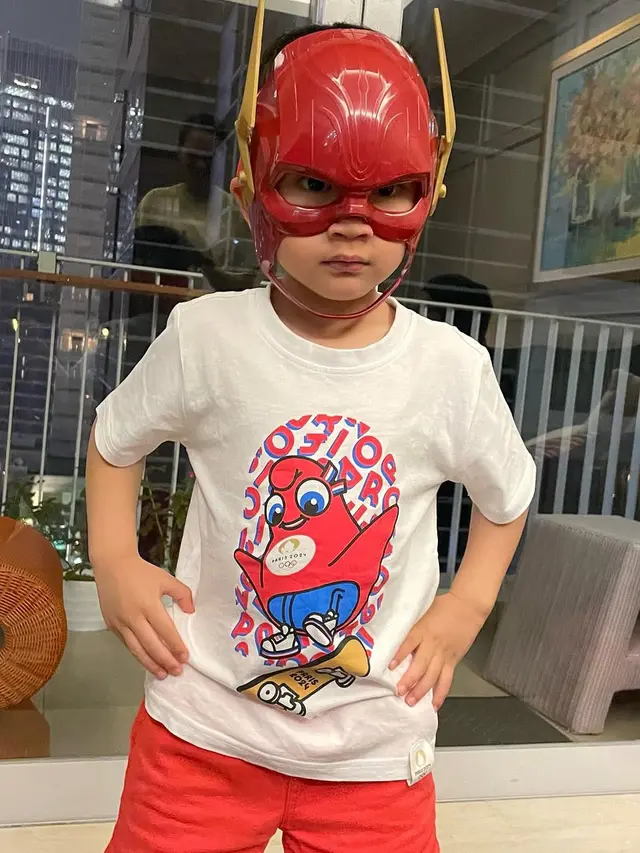 Potret Rayyanza Cosplay Jadi Superhero Flash. (instagram/raffinagita1717)