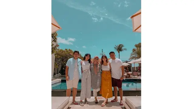 Jarang Tersorot, Ini 6 Potret Sultan Harsya Adik Kesha Ratuliu
