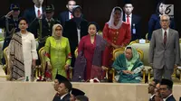 Presiden ke-5 RI Megawati Soekarnoputri duduk bersebelahan dengan Ibu Negara Iriana dan istri Wakil Presiden, Mufidah Kalla serta istri presiden keempat Abdurahman Wahid, Sinta Nuriyah dalam Sidang Tahunan MPR Tahun 2019 di Kompleks Parlemen, Jakarta, Jumat (16/8/2019). (Liputan6.com/Johan Tallo)